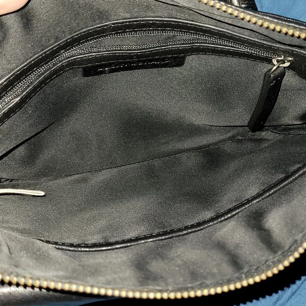 Crossbody - Picture 4 of 9